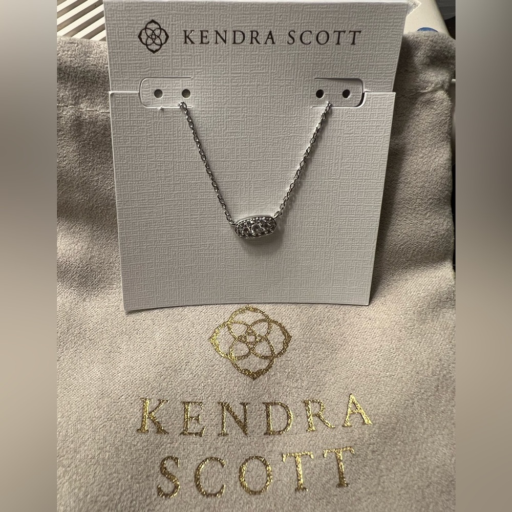 NWT Kendra Scott Grayson necklace in silver